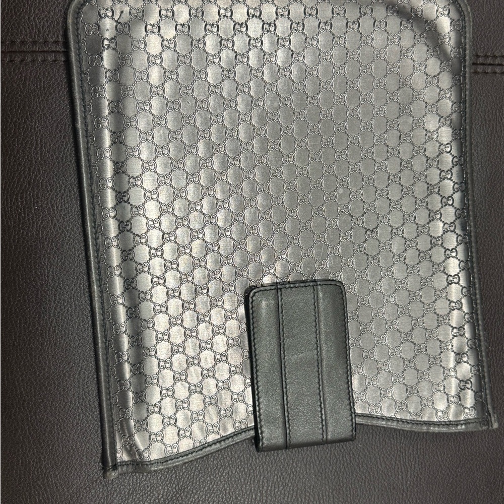 Gucci Silver Metallic Monogram Tablet Sleeve - image 4